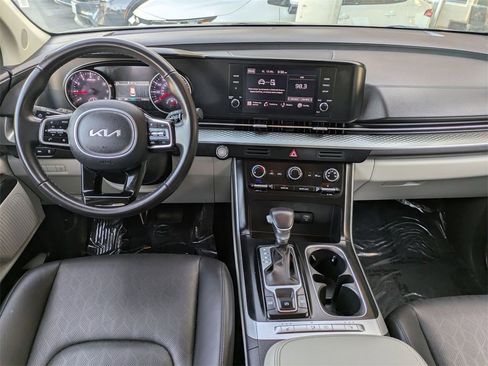 Used 2024 Kia Carnival LX image 26
