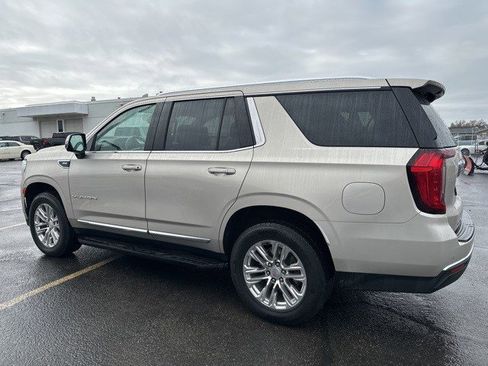 Used 2021 GMC Yukon SLT w/ SLT Premium Package image 11