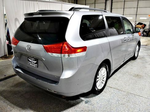 Used 2012 Toyota Sienna XLE FWD image 28