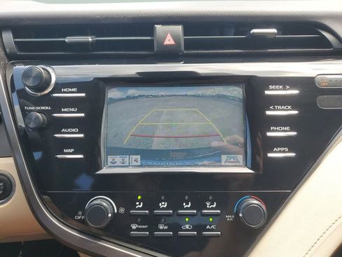 Used 2019 Toyota Camry LE w/ Convenience Package FWD image 18