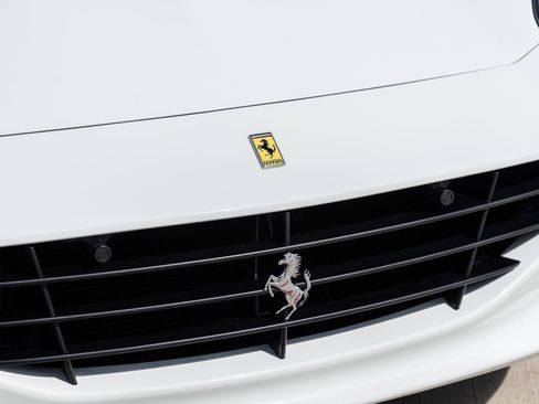Used 2015 Ferrari California T RWD image 25