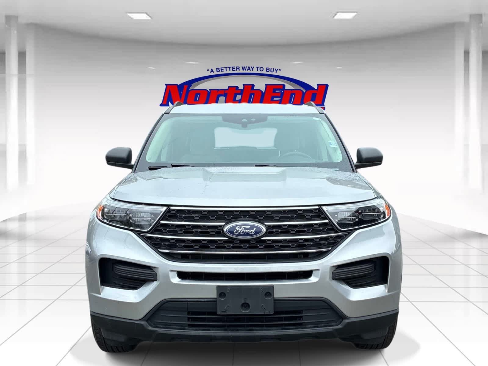 Used 2023 Ford Explorer XLT AWD/4WD image 2