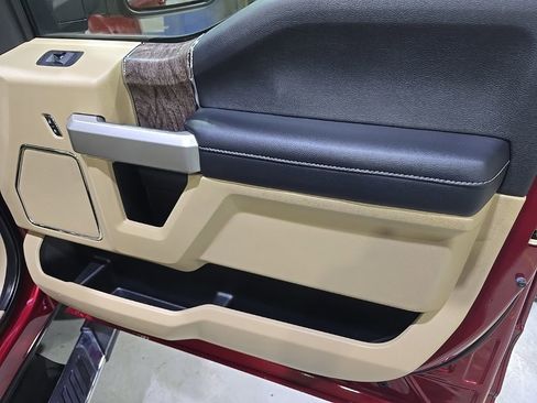 Used 2017 Ford F350 Lariat image 9