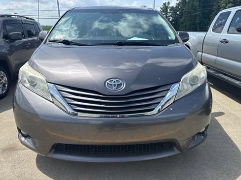 Used 2013 Toyota Sienna XLE FWD image 11