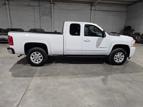 Used 2013 Chevrolet Silverado 2500 LT w/ Z71 Appearance Package AWD/4WD image 18