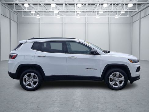 Used 2023 Jeep Compass Latitude AWD/4WD image 6