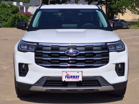 Used 2025 Ford Explorer Active w/ Active Comfort Package RWD image 2