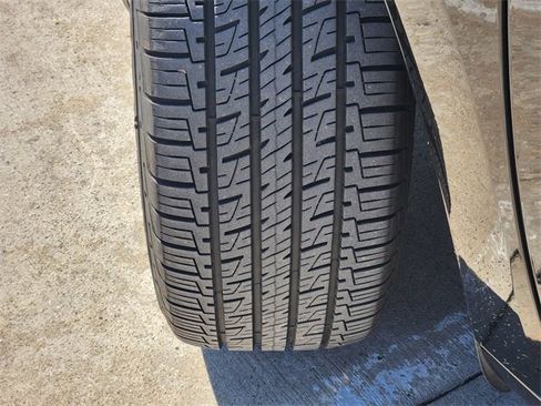 Used 2020 Buick Enclave Essence w/ Sport Touring Edition image 11