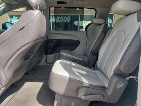 Used 2021 Chrysler Voyager Lxi FWD image 8