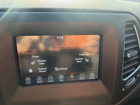 Used 2020 Jeep Compass Latitude FWD image 16