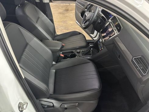 Used 2022 Volkswagen Tiguan SE AWD/4WD image 19