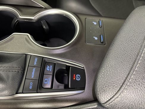 Used 2024 Toyota Camry XLE FWD image 31