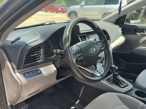 Used 2019 Hyundai Elantra SE FWD image 12