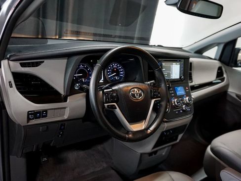 Used 2019 Toyota Sienna XLE Premium FWD image 68