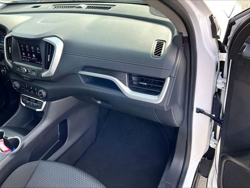 Used 2024 GMC Terrain SLE image 13