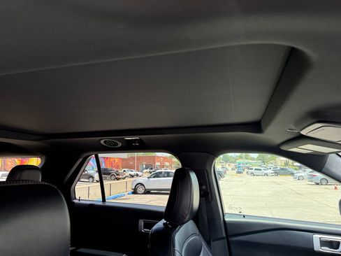 Used 2020 Ford Explorer XLT w/ Equipment Group 202A RWD image 19