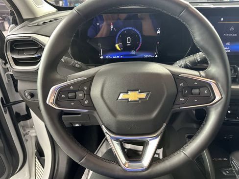 Used 2024 Chevrolet TrailBlazer LT w/ Convenience Package image 3