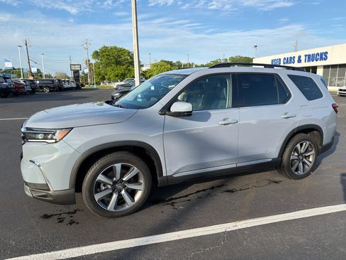 Used 2025 Honda Pilot Elite image 4