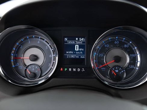 Used 2012 Chrysler Town & Country Touring-L w/ Entertainment Group #2 FWD image 34