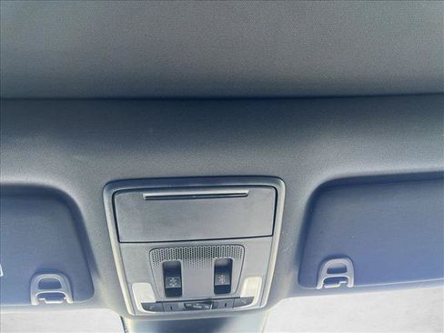 Used 2025 Honda Pilot TrailSport image 11
