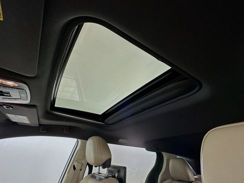 Used 2021 Toyota Sienna XLE image 25