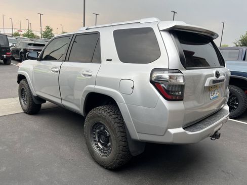 Used 2015 Toyota 4Runner SR5 AWD/4WD image 5