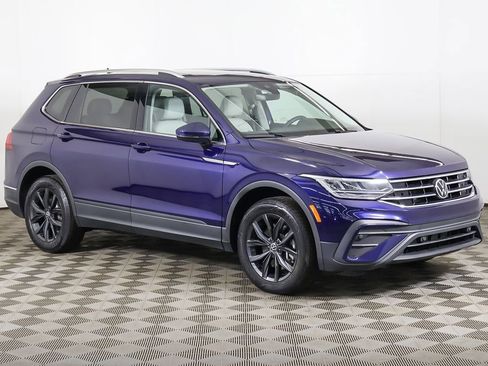 Used 2024 Volkswagen Tiguan SE image 2
