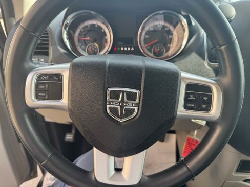 Used 2016 Dodge Grand Caravan American Value Package w/ UConnect Hands-Free Group FWD image 13