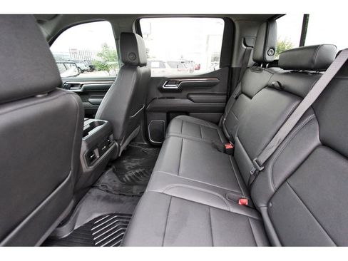Used 2025 Chevrolet Silverado 1500 LT Trail Boss w/ LT Trail Boss Premium Package AWD/4WD image 9