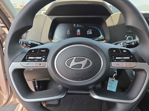Used 2025 Hyundai Elantra SE FWD image 23