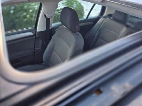 Used 2016 Volkswagen Golf S image 20