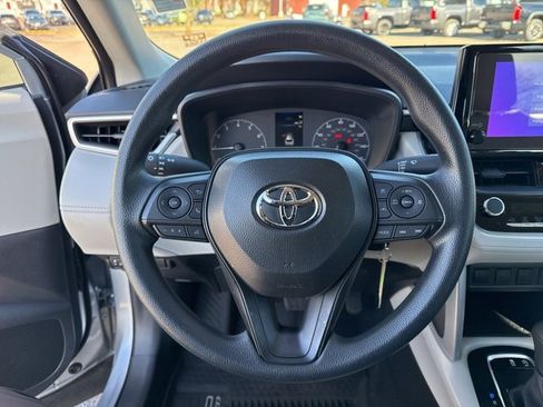 Used 2025 Toyota Corolla Cross L image 20