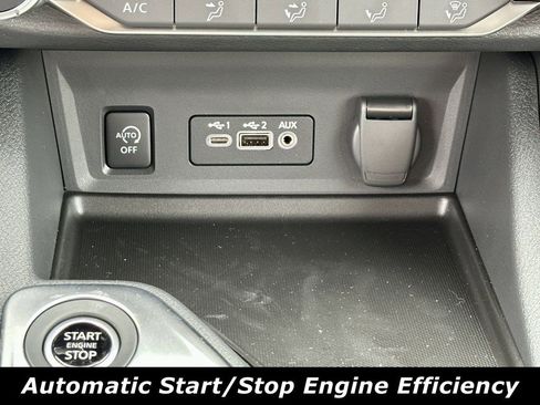 Certified 2025 Nissan Sentra SV FWD image 9