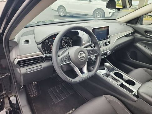 Used 2024 Nissan Altima 2.5 SV FWD image 10