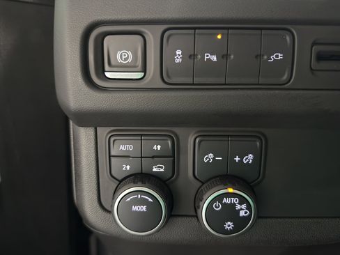 Used 2021 Chevrolet Suburban LT image 21