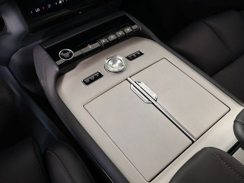 New 2026 Lincoln Navigator Premiere image 8