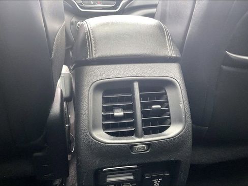 Used 2019 Jeep Cherokee Limited image 38