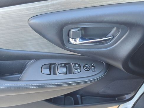 Used 2017 Nissan Murano S w/ Navigation Package image 19