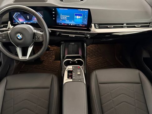 Used 2025 BMW X1 xDrive28i w/ Premium Package image 3