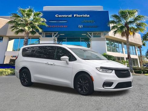 Used 2021 Chrysler Pacifica Touring-L w/ Premium & Safety Sphere Group FWD image 2
