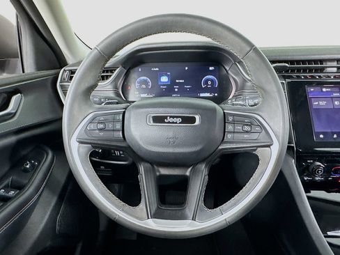 Used 2023 Jeep Grand Cherokee L Laredo AWD/4WD image 19
