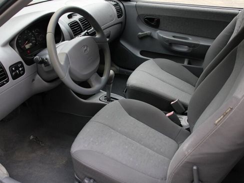 Used 2004 Hyundai Accent GL image 5