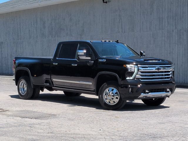 Used 2026 Chevrolet Silverado 3500 High Country w/ High Country Premium Package AWD/4WD image 12