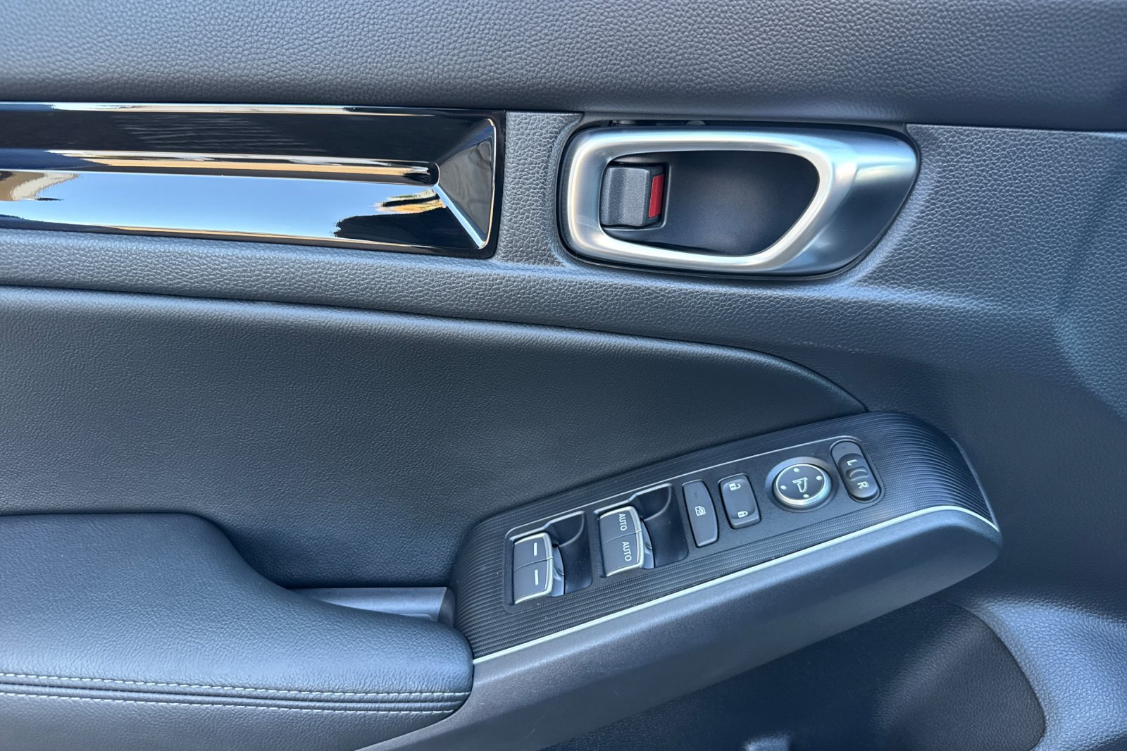 Certified 2025 Honda Civic Sport Touring image 11
