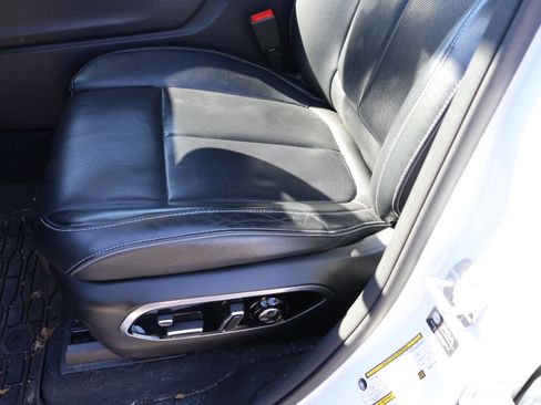 Used 2022 Jeep Grand Cherokee Overland w/ Advanced Protech Group III image 41