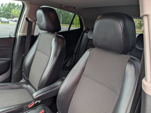 Used 2020 Buick Encore Preferred FWD image 20