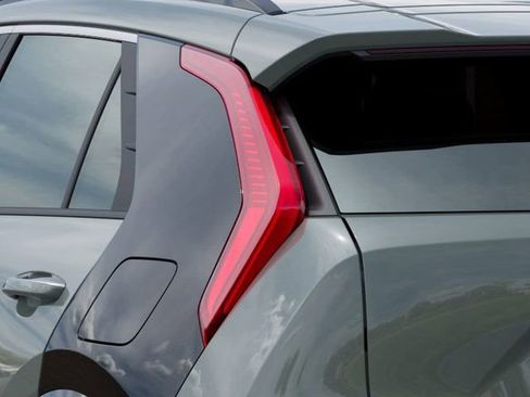 New 2025 Kia Niro SX Touring FWD image 11