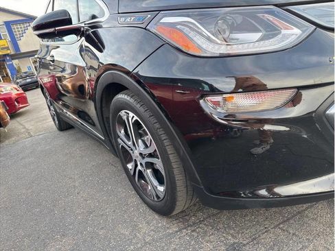 Used 2018 Chevrolet Bolt Premier w/ Driver Confidence II Package image 32