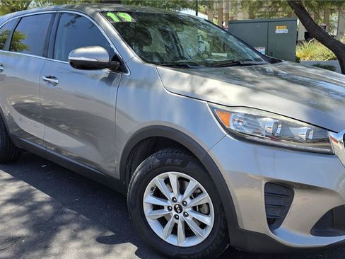 Used 2019 Kia Sorento L FWD image 3