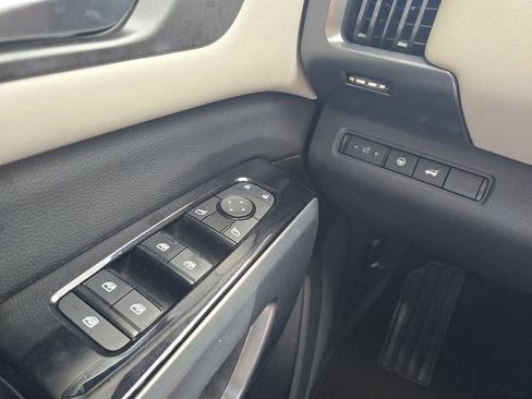 Used 2023 Nissan Pathfinder SL AWD/4WD image 23